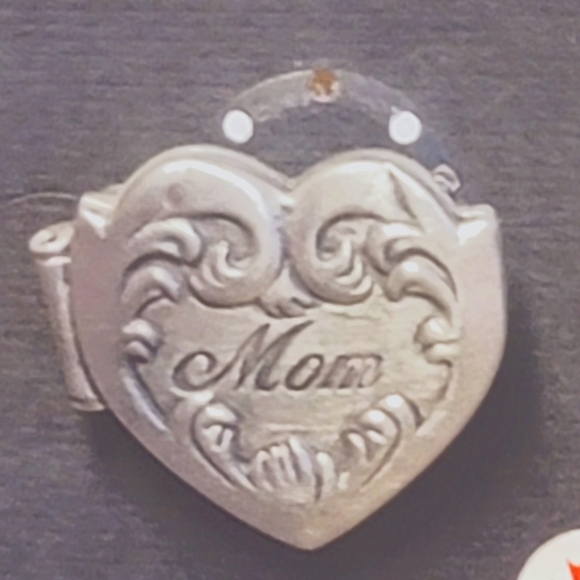 MOTHERS DAY GIFT "mom" locket brooch pin "I love you" by Seagull handcrafted - Picture 2 of 4